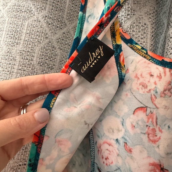 Audrey | Backless Floral Peplum  Blouse | Multi-color | Size : M - Picture 5 of 7